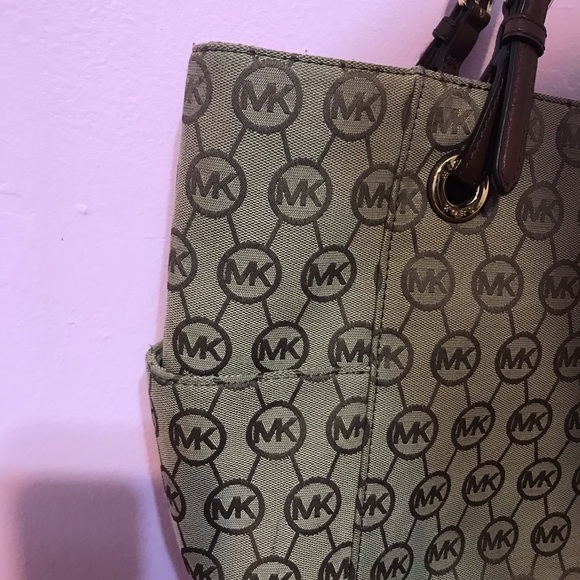 Classic Michael Kors Bag - Picture 5 of 5